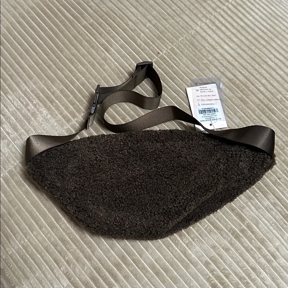 NWT Wilo Brown Espresso Sherpa Waist Pack - Picture 3 of 3